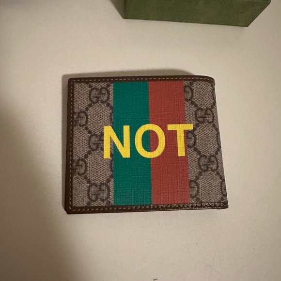 Gucci “NOT FAKE” Bi-Fold Wallet. - Picture 4 of 7